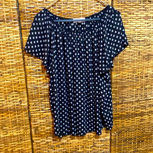 Philosophy Tops - EUC Philosophy black white leaf design flutter sleeve blouse 2X